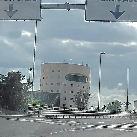 Bed And Fly Aeroporto Fontanarossa Bagno Privato In Couette-café Catane